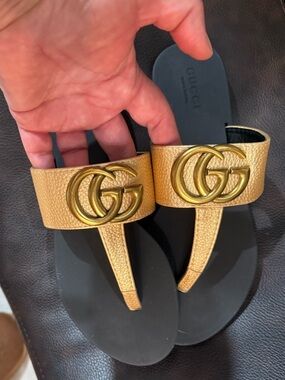Gucci Gold Leather Thong Sandals with Double G Emblem. EU size 38 Brand new